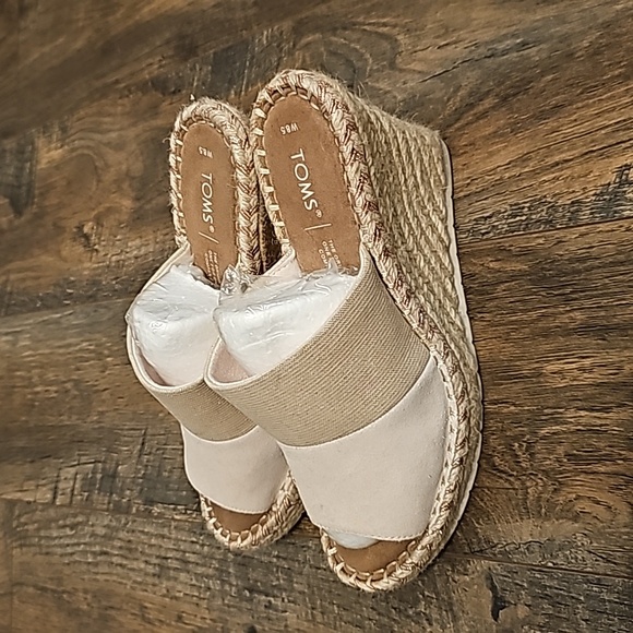 TOMS wedges - Picture 2 of 4